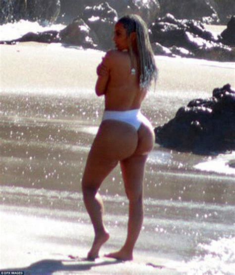 Kim Kardashian Showed Her Big Ass In Malibu Scandal Planet