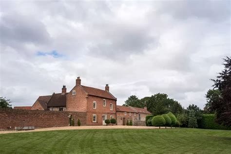 magnificent notts house   acres  countryside    sale