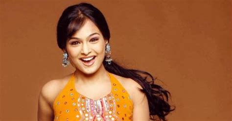 indian hot actress kalyani navel show parunthe fame