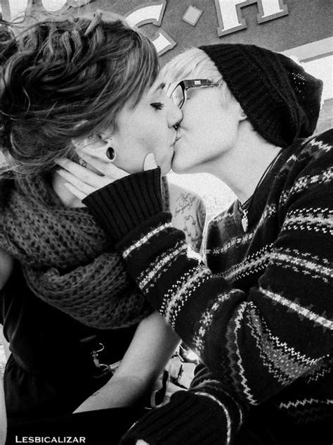 Winterlove Lesbians Kissing Lesbian Sex Lesbian Love Felix Vision
