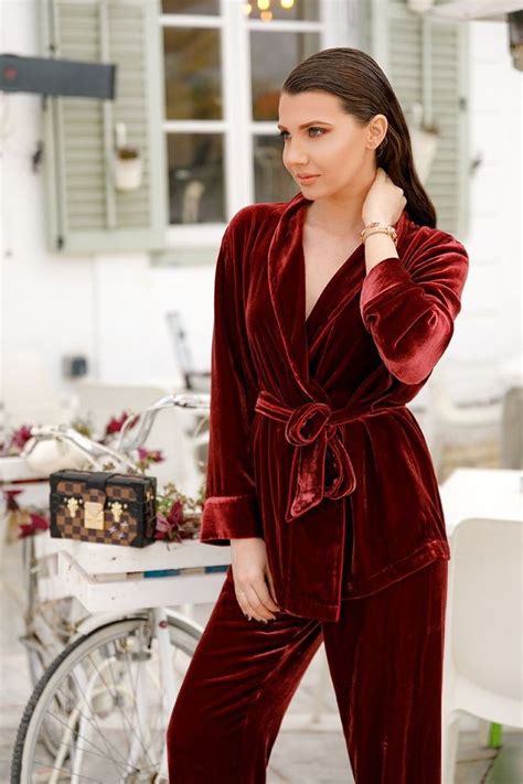 Pin By Femalepjs On Women Silk Pjs With Robe Velvet Pajamas