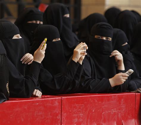 saudi women take to twitter en masse demanding end to male guardianship