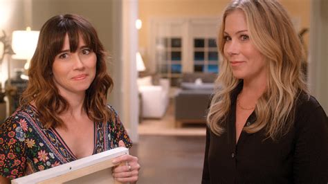 christina applegate and linda cardellini comedy s new perfect pair