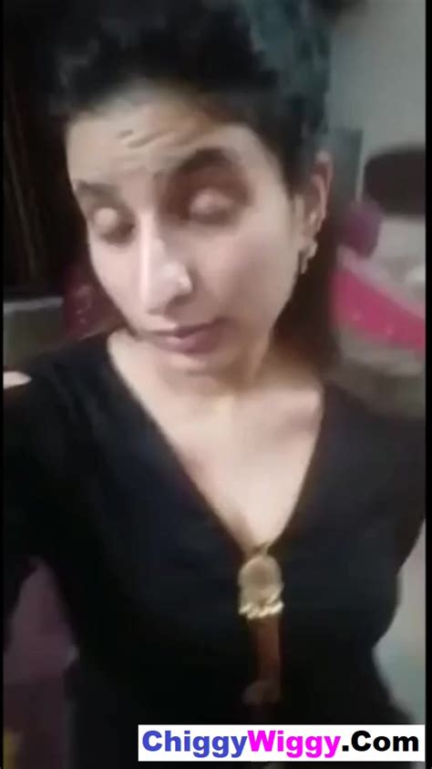 Beautiful Paki Bhabhi Affair Video Call Showing Body Watch Indian