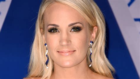 carrie underwood checks in with fans after fall i m doing great