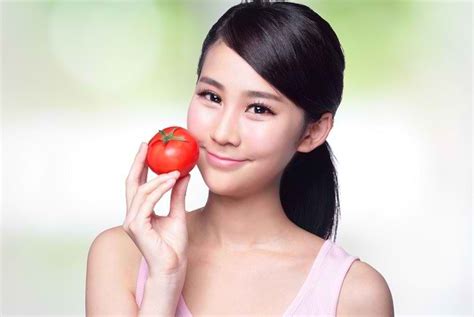 ketahui  manfaat tomat  wajah   alodokter