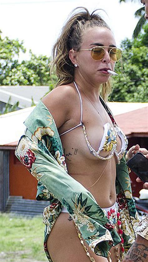 chloe green nude and topless paparazzi pics scandal planet