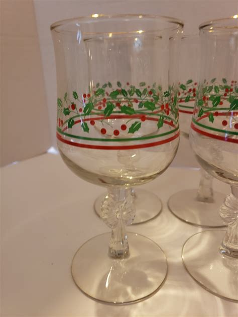 Set Of 4 Christmas Holly Wine Glasses With Bow Stem By Arbys