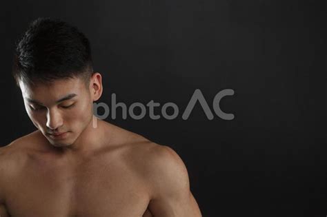 上半身裸のアジア人男性4 No 2319423｜写真素材なら「写真ac」無料（フリー）ダウンロードok