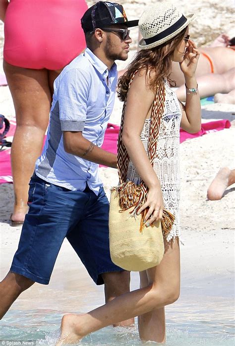 Neymar S Girlfriend Bruna Marquezine Wows In Crochet Dress