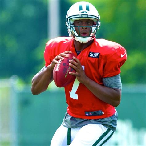 New York Jets Rookie Geno Smith Reportedly Outplaying Mark Sanchez At