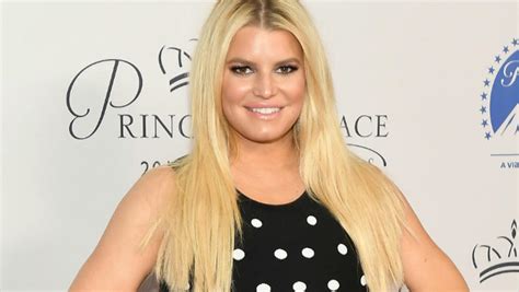 jessica simpson mom shamed for letting 7 year old daughter dye her hair