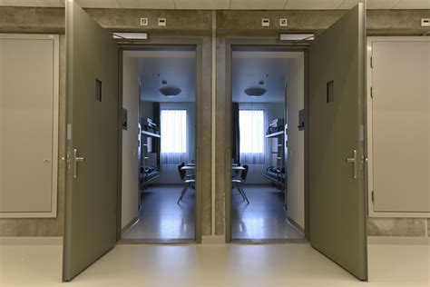nieuwe gevangenis  zaanstad opgeleverd architectenwebnl
