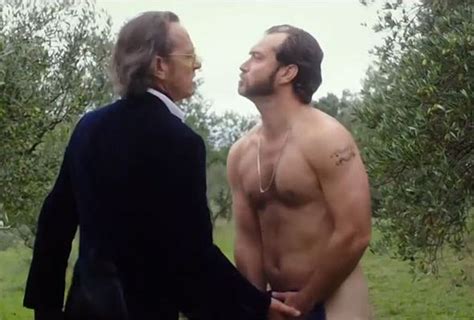 jude law strips off in new trailer for dark gangster comedy dom
