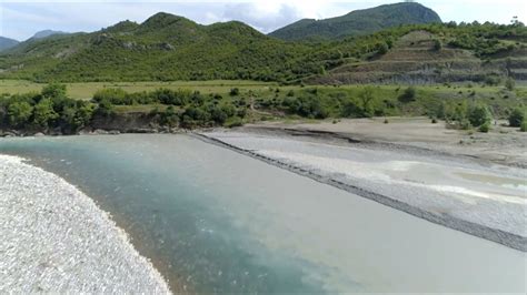 raporti   lumenjte ne shqiperi  te ndoturit ne europe abc news