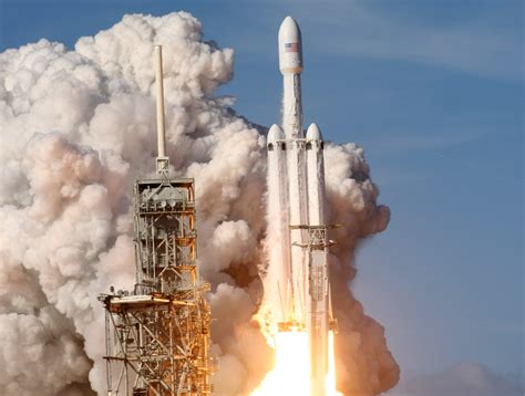 spacexs falcon heavy rocket soars  debut test launch  florida
