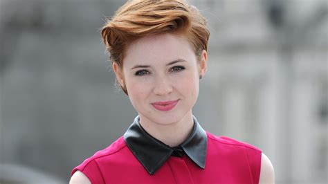 Who Is Selfie Star Karen Gillan 5 Things You Need To Know About This