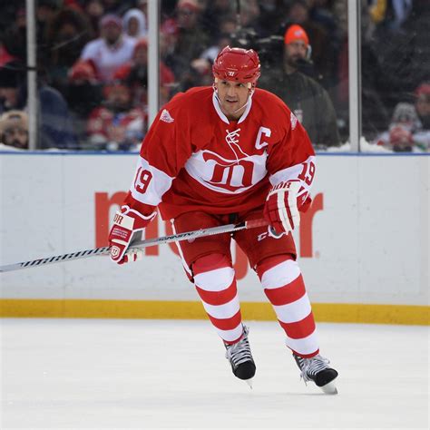 steve yzerman  red wings fans  final thrill  winter classic alumni game news scores