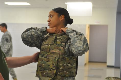 101st Airborne Division Female Soldiers First To Test Prototype Body