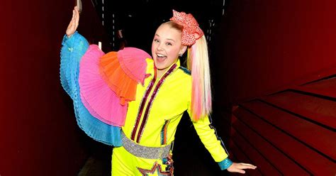 Jojo Siwa Issues Statement After Her Claire S Makeup Set Was Recalled