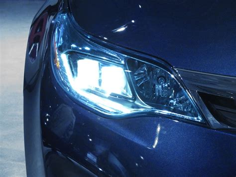 xenon headlights  add  luxury feel   vehicle audiomotive