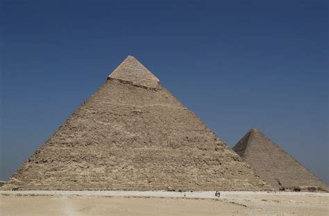 egypt investigating couple over nude photos atop great pyramid aol news