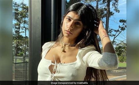 Mia Khalifa S Reaction To Sign Saying She Has Regained Consciousness