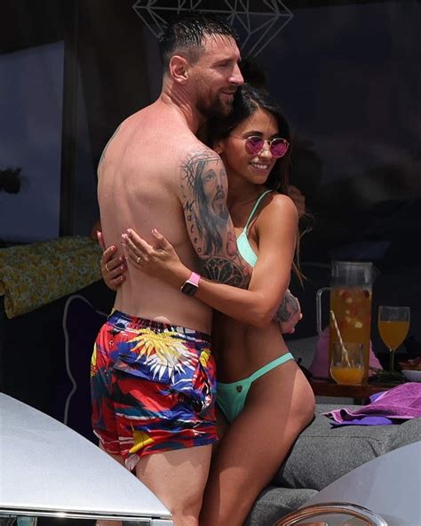Lionel Messi S Wife Antonella Roccuzzo Sizzles In Bikini On Beach