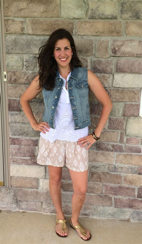 what i wore styling ikat shorts realmomstyle momma in flip flops