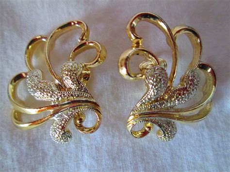 vintage  clip earring sarah coventry gold tone  silver tone