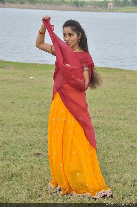 screensaver malayalam actress bhama images   saree