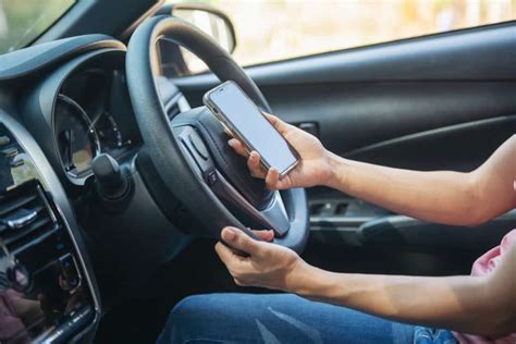what are the 4 types of distraction while driving ltrent driving school