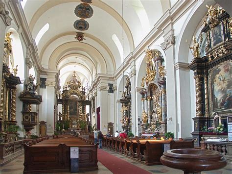 Interior De Iglesia En Praga