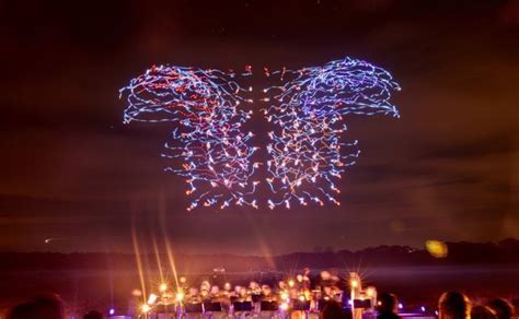 intel drones  soar  sydney   spectacular formation  vivid tech guide