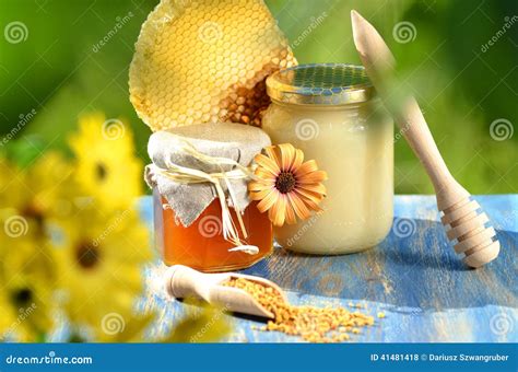 Gläser Voll Köstlicher Honig Bienenwaben Und Bienenblütenstaub