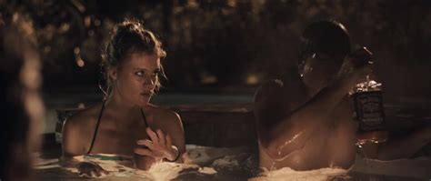 Nude Video Celebs Mackenzie Davis Sexy Bad Turn Worse 2013