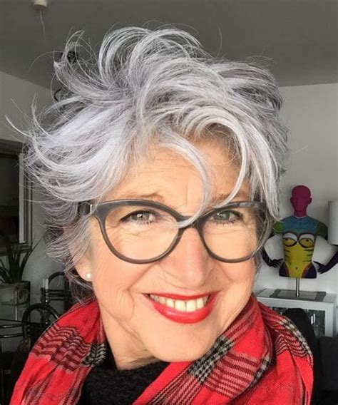 short hairstyles for women over 50 with glasses in 2021