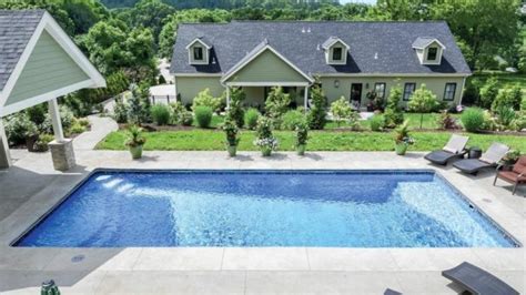 swimming pool builder   pool contractor services