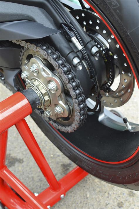 clean  motorcycle chain  steps