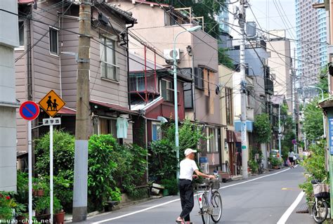 a glimpse of old japan tsukishima streets