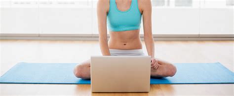 websites that offer free yoga classes popsugar fitness