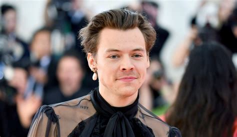 Harry Styles Met Gala Pearl Earring Was Iconic And Here S How To Dupe