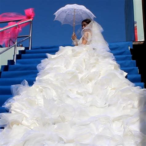The World S Longest Wedding Dress Is More Than 1 5 Miles Long