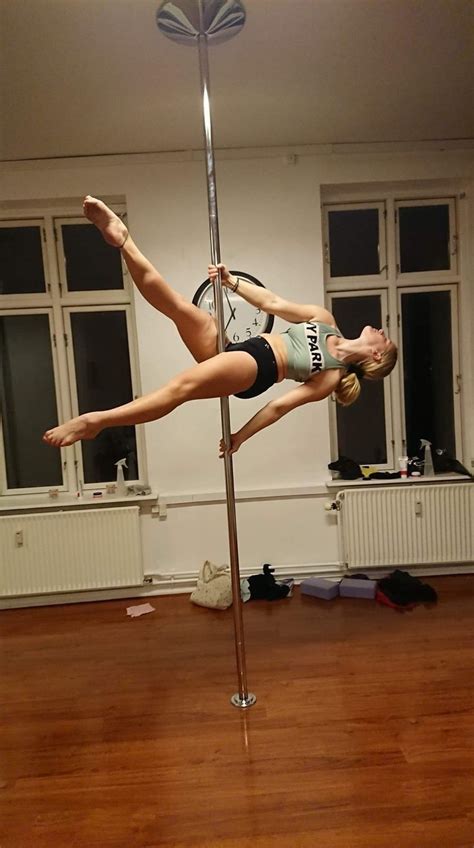 Pin By Andrea Santander On Pole Dancing Pole Dance Moves