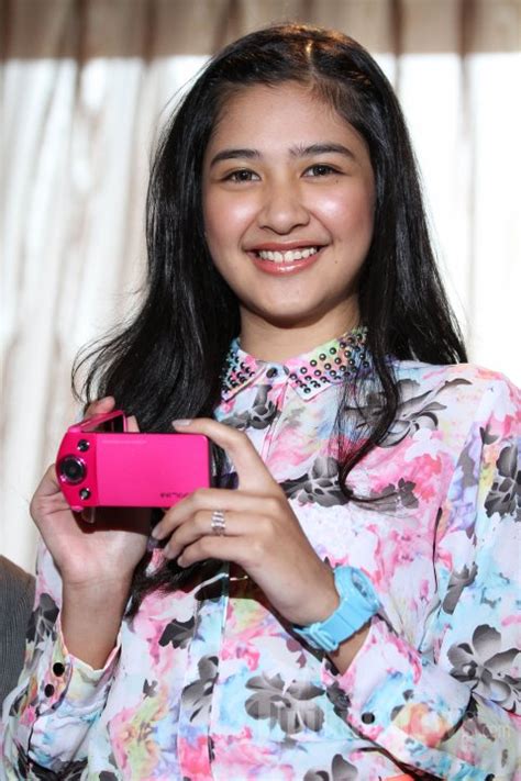 Briliana Li Biodata Terbaru Mikha Tambayong 2015