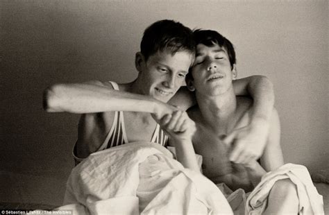 Photographs Reveal Everyday Life Of Gay Couples In The Early 20th