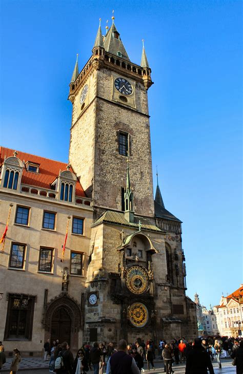 600 year old astronomical clock in prague pics