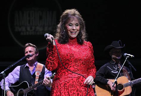 story behind the song rated x by loretta lynn