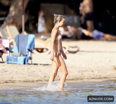 Amelia Windsor Topless While Reading A Book And Sunbathing During Her