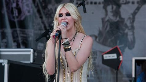 the truth about taylor momsen s music career